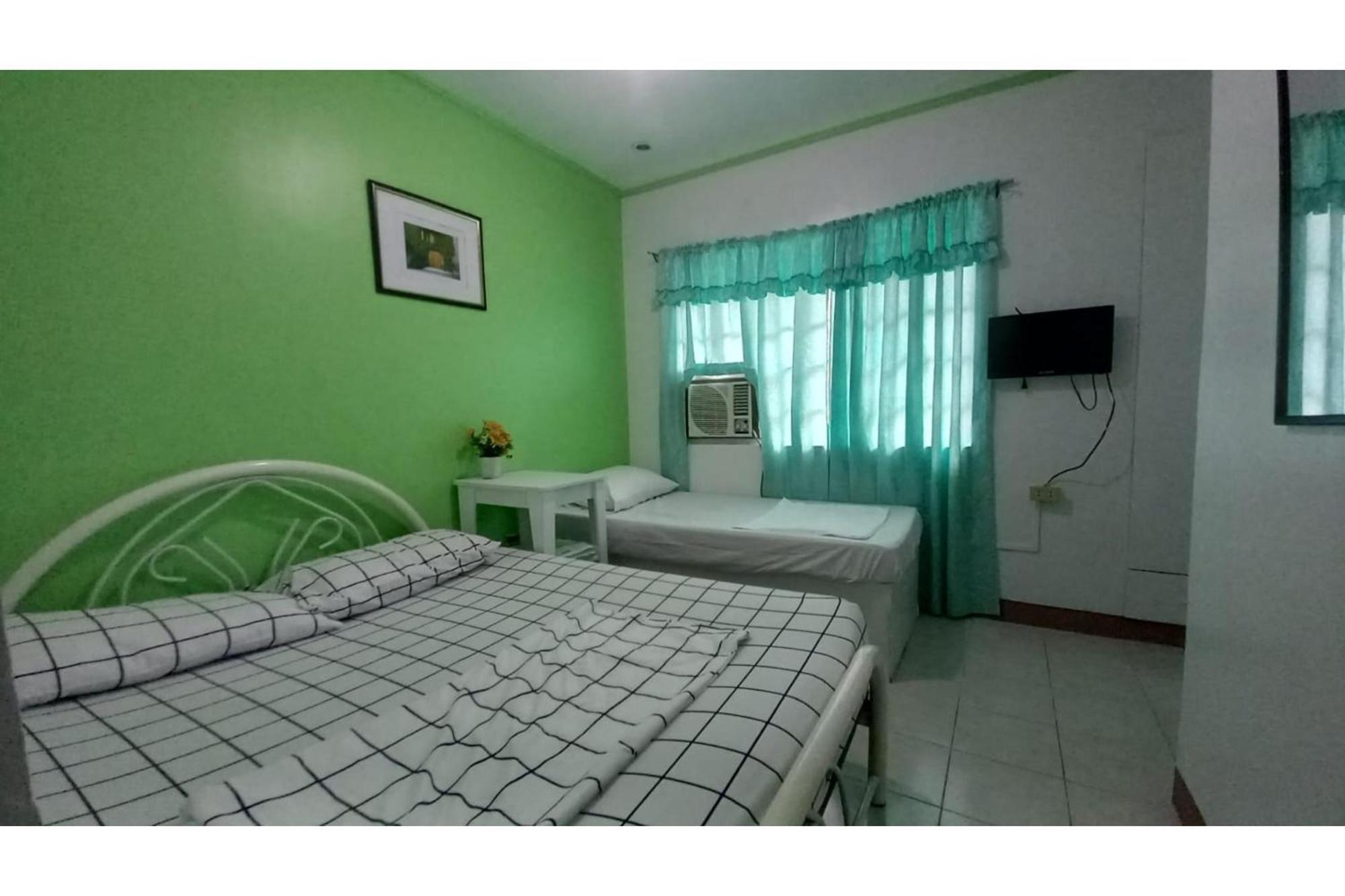 Oyo 1048 Jomckayl Apartelle Naga  Εξωτερικό φωτογραφία