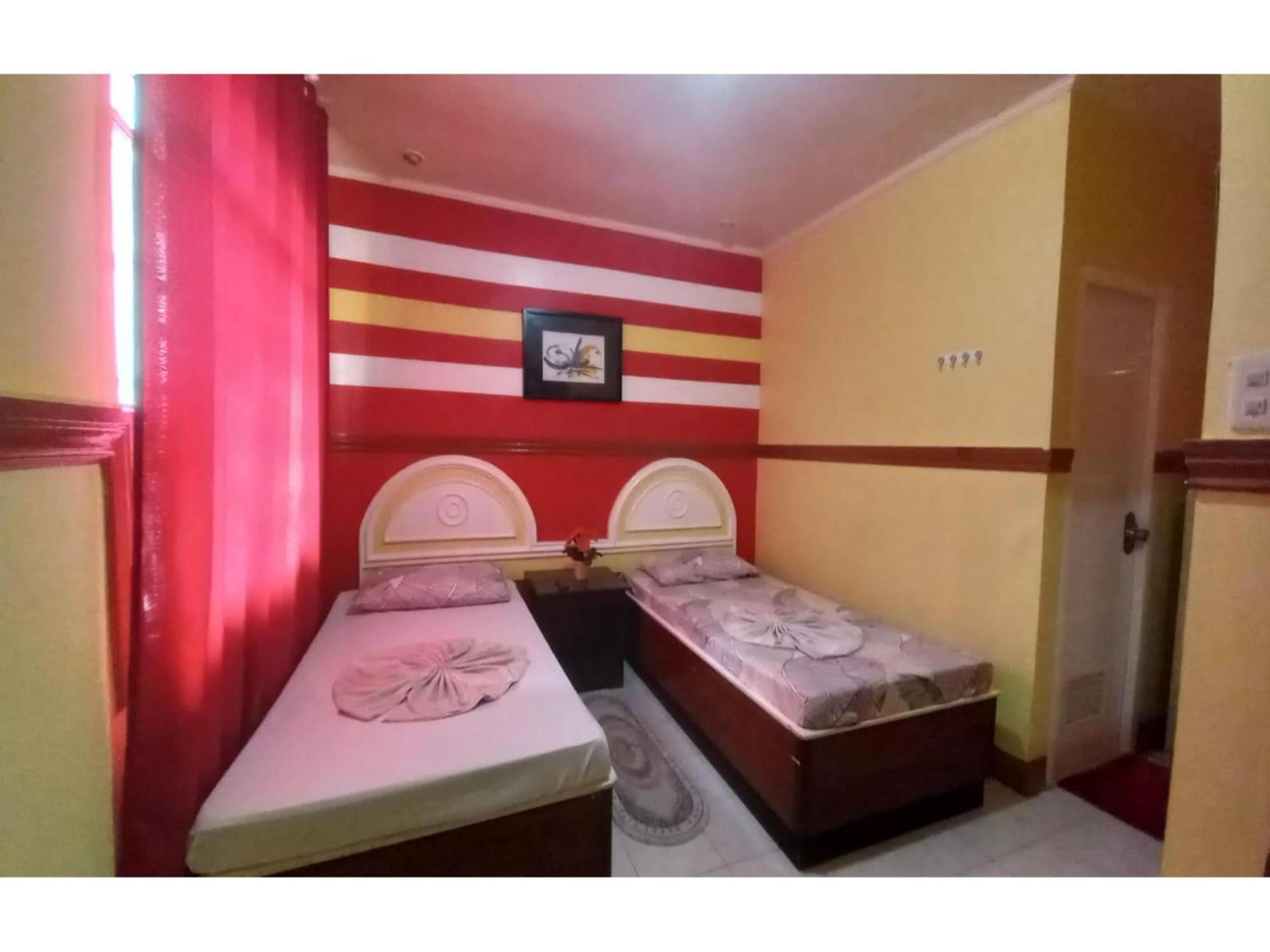 Oyo 1048 Jomckayl Apartelle Naga  Εξωτερικό φωτογραφία